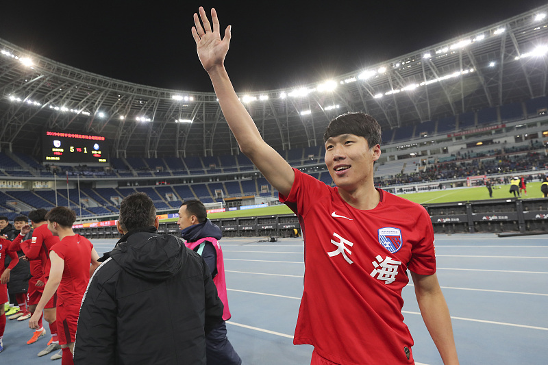 「中超」白高兴了！媒体曾报道他被多支中超队疯抢，如今却仍没找到新东家