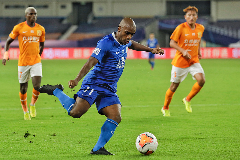 巴坎布|巴坎布终于不再孤单，中超又来一位快乐男孩，球迷：这能力还归化