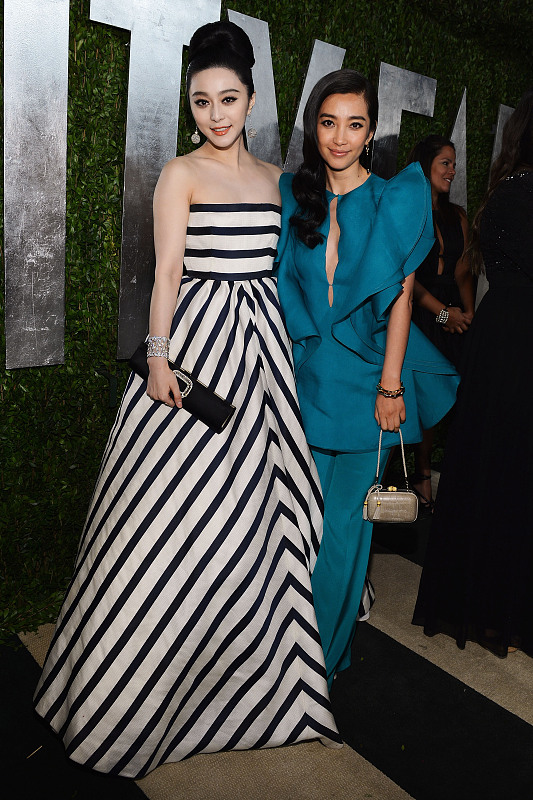 『李冰冰』知情人曝李冰冰已与小16岁男友分手？对方用“床照”，威胁李冰冰上百万？