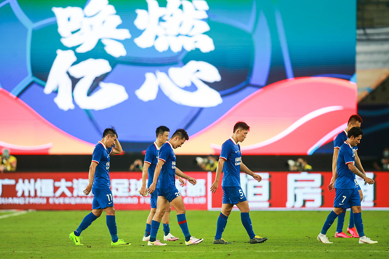 上海申花|申花完败，球队一人成遮羞布，比赛中敢打敢拼，让球迷眼前一亮