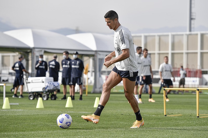 C罗|万众期待！梅西 C罗17年来首次欧冠小组赛碰面，巴萨 尤文争第一