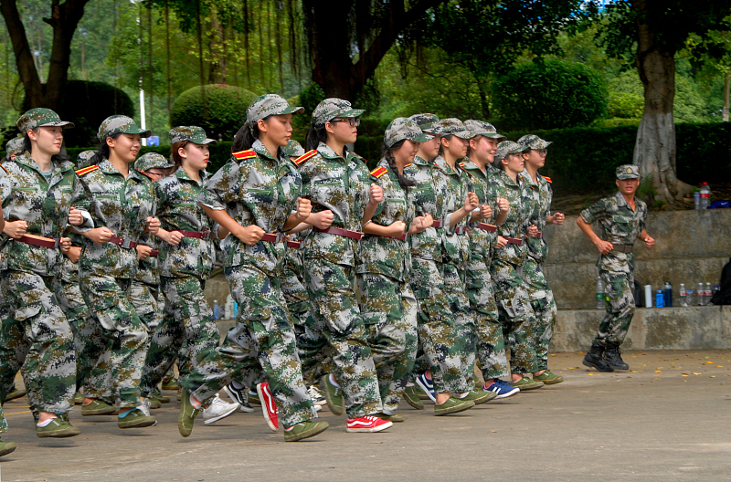 「」有专科院校录取通知书，毕业后去当兵，还是直接去当兵？