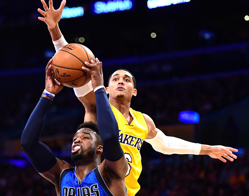 #湖人队#5换2!米切尔克拉克森加盟湖人方案出炉,NBA或迎来首支西部3巨头