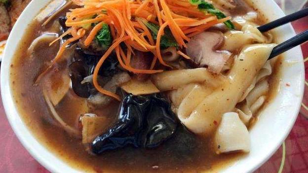 凉州行面拉条子,这里说的行面,即"醒面",很有讲究