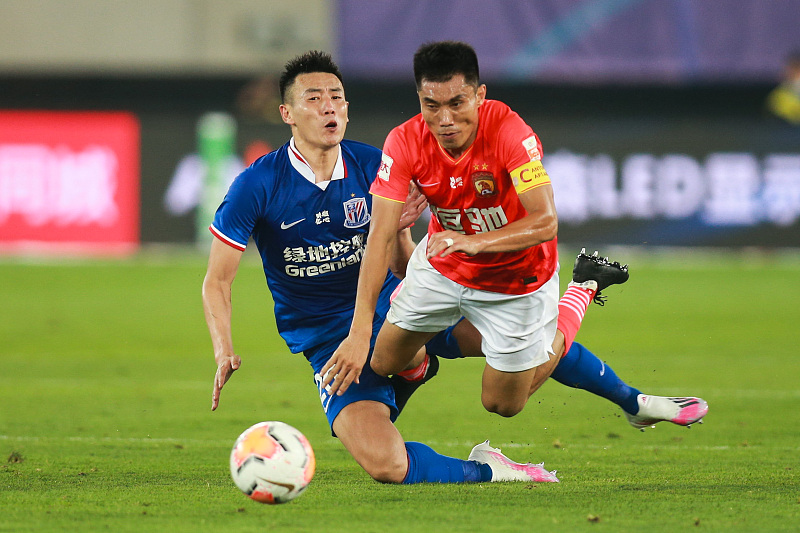 郑智|破案了！看完恒大新赛季首战比赛，才知道40岁的郑智为何还要上场