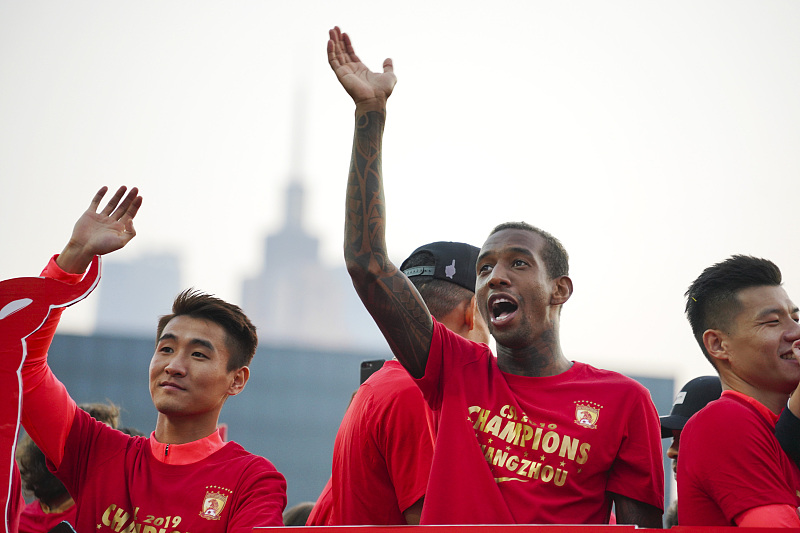 「中超」白高兴一场，一天时间好消息变成了坏消息，球迷：全华班不能踢？