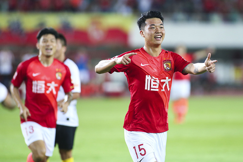 『郑智』保8、艾9、高11,谁能接过郑智的10号球衣?球迷纷纷举荐一人