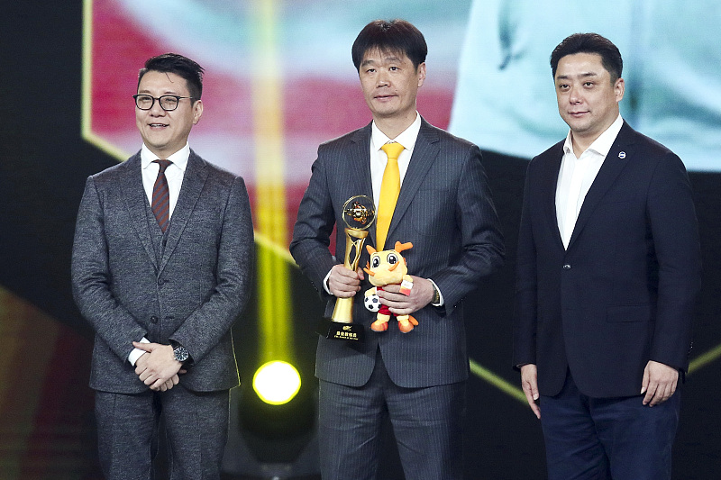 无人问津：02国足黄金一代今何在？大部分球员完成华丽转身，只有他无人问津