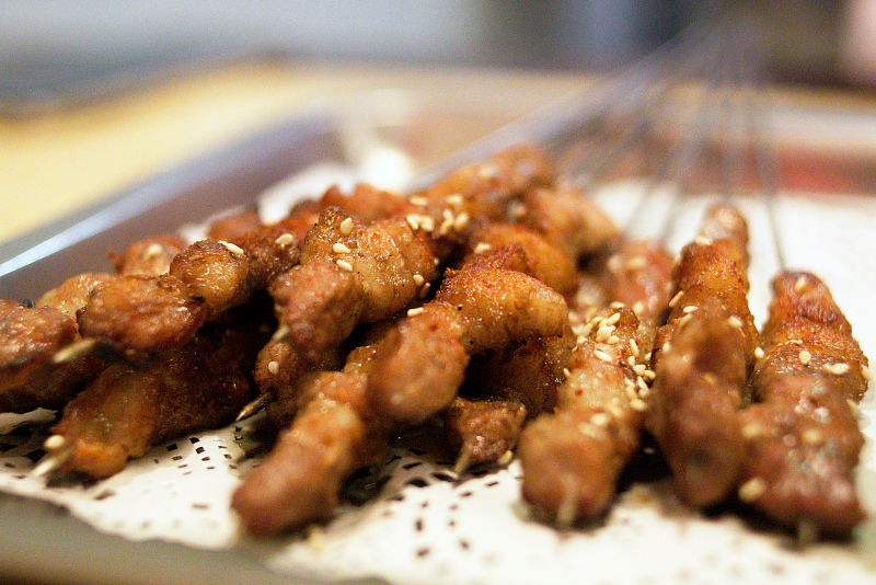 烧烤▲吃烧烤时,这4种肉放心大胆吃,烧烤师傅透露无法造假,懂行人必吃