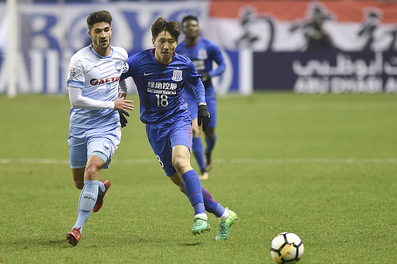 上海申花@他跟申花共患难多年，曾为此得到回报，沦为替补仍被高薪续约三年