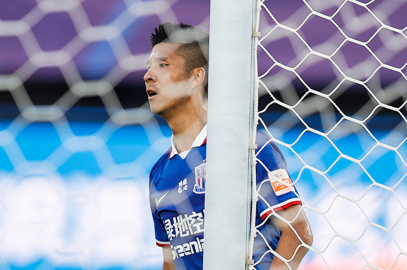 上海申花|申花完败，球队一人成遮羞布，比赛中敢打敢拼，让球迷眼前一亮