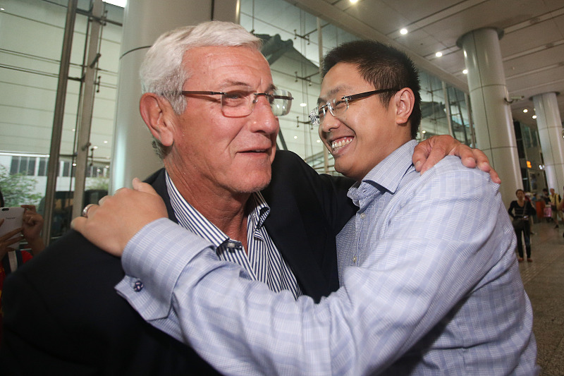 里皮@足协无奈！体育高层力挺恒大，李铁考察归化球员走过场，暗示里皮三进宫