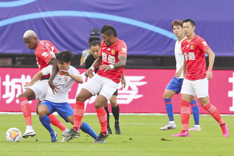 中超|恒大本轮爆冷不敌鲁能，唯有一人表现不俗，成为球队最大收获