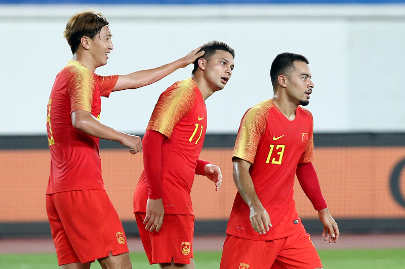 #国足#最强国足来了，破巴萨大门的神锋都只能坐板凳，世界杯，我们来了