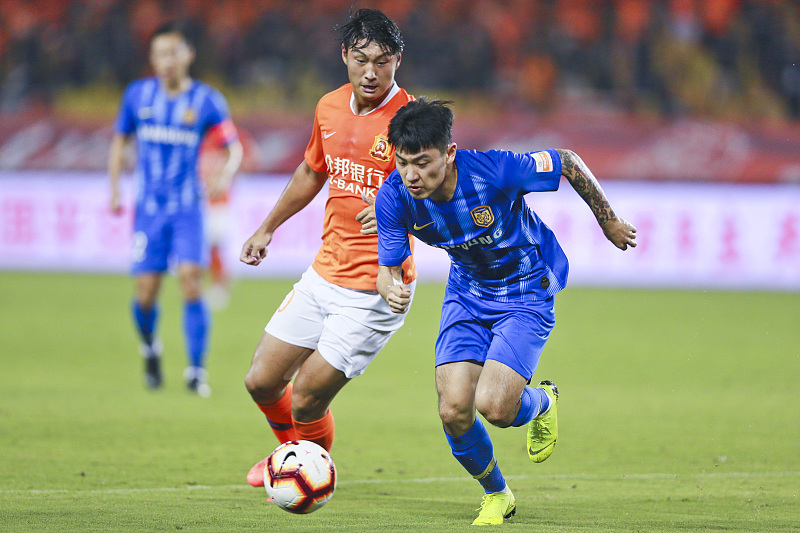 李建滨:他在恒大敢跟里皮叫板,被迫离队后迎巅峰,如今成大连后防核心