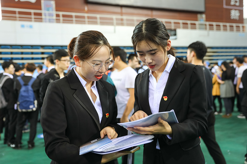 校园招聘|相对来说，校园招聘比社会招聘靠谱，应届毕业生要把握机会