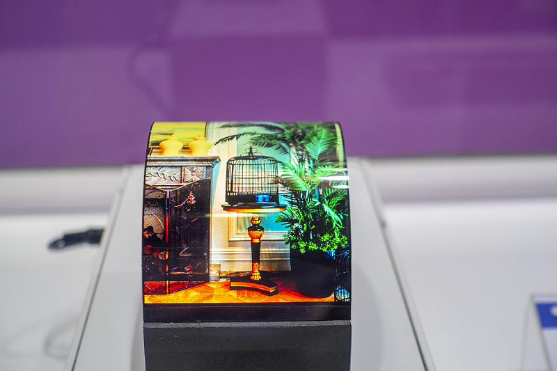 曲面屏▲手机“曲面屏” 到底利大于弊,还是弊大于利?