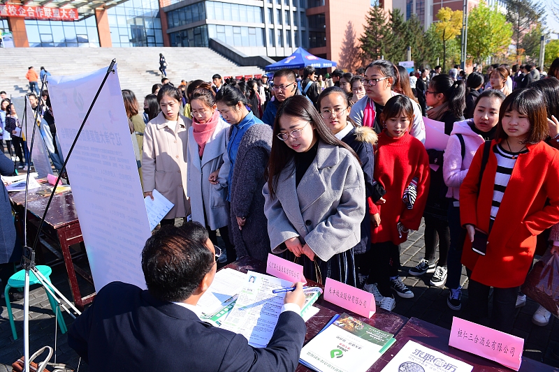 校园招聘|相对来说，校园招聘比社会招聘靠谱，应届毕业生要把握机会