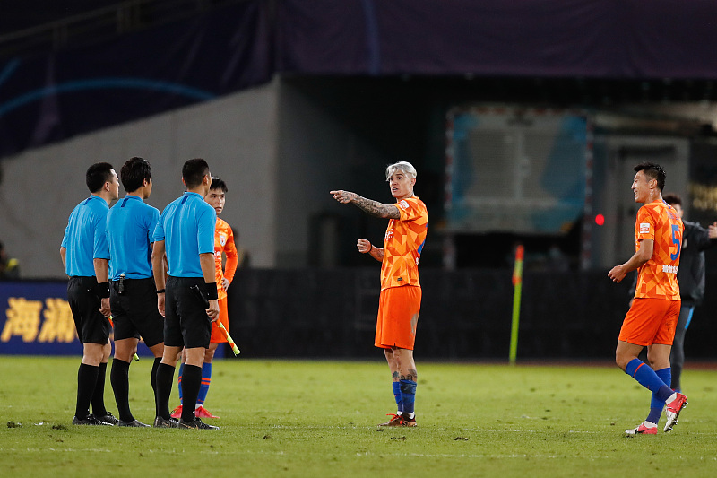 足协|足协罚单来了！曝鲁能部分人员遭禁赛7个月，原因曝光陈戌源曾给警告