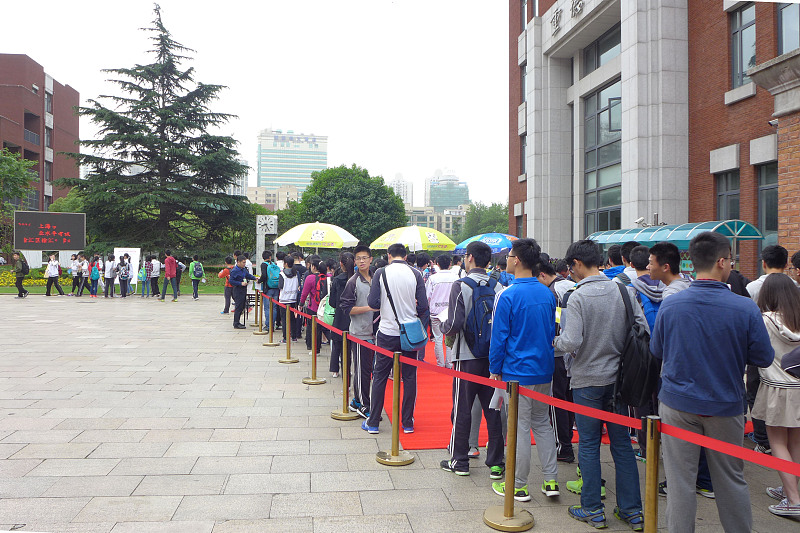 英语学习|新高考有望实现英语选考吗？“过度”学习英语，能否遏制？