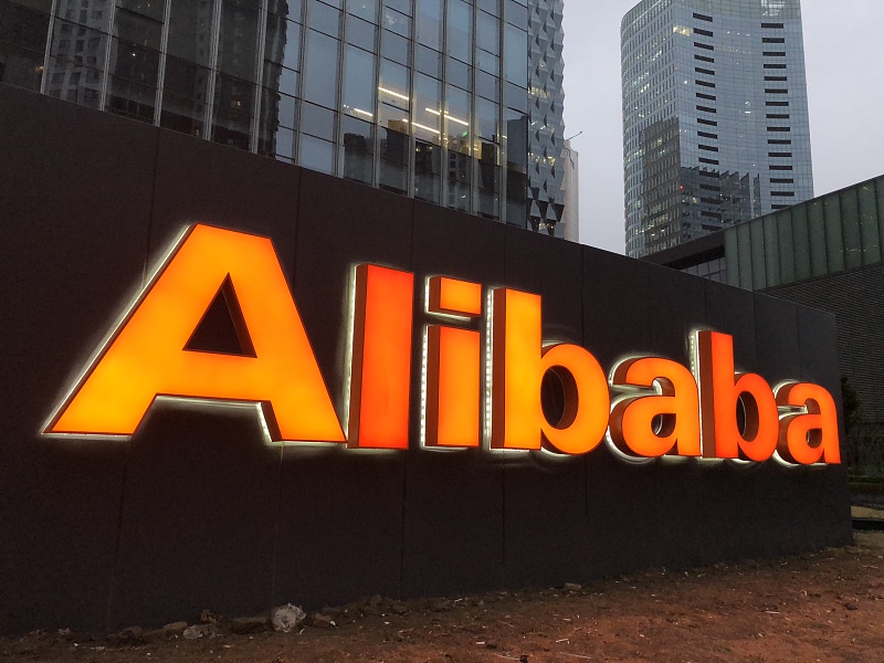「阿里巴巴」阿里正式反击，两款软件开启“霸屏模式”，马化腾和刘强东失算了