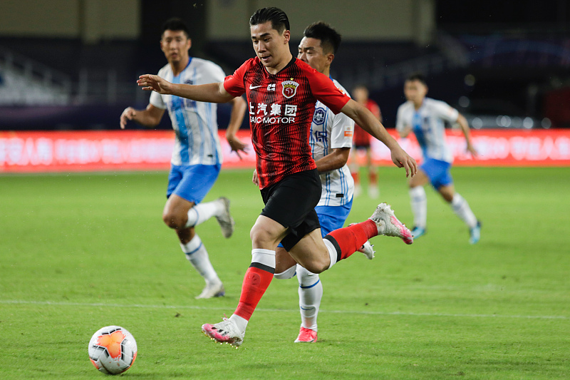 上海上港|杀鸡儆猴!昔日上港主力飞翼遭佩雷拉弃用,曾是国字号核心队长