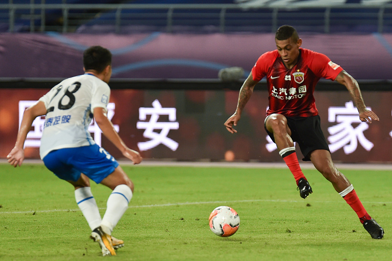 上海上港|太难了！胜之不武，无视足协规则？上港3-1轻取泰达登顶却遭狂喷