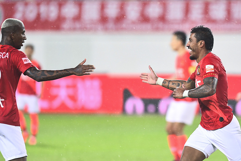 『广州恒大』恒大2-1拿下富力后再迎好消息，卡帅做梦都得笑醒，中超第9冠有望