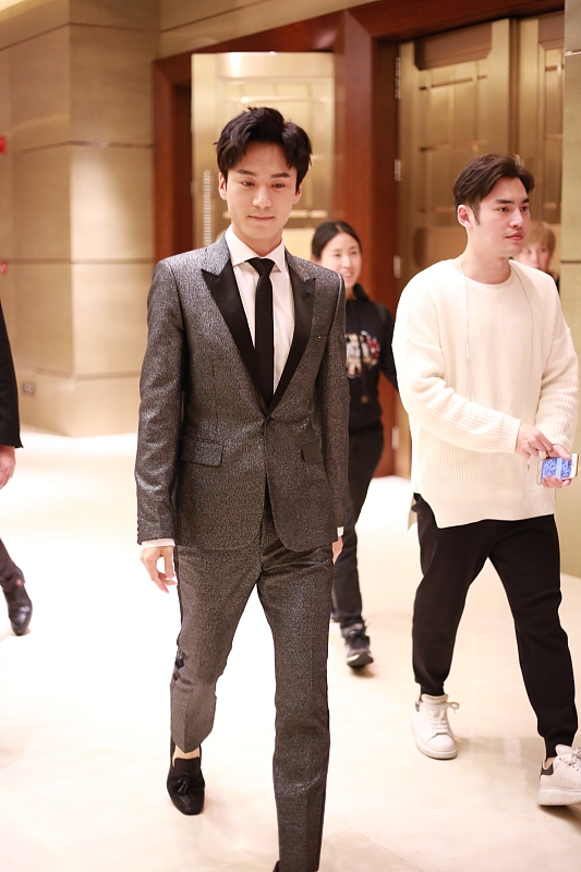 林心如|他跟了林心如7年混到没戏拍，被赵丽颖看中之后，从此一炮而红