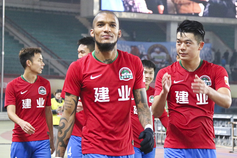 广州恒大▲搞不懂！他几次上场已经证明不堪大用，如今还能获得恒大高薪续约