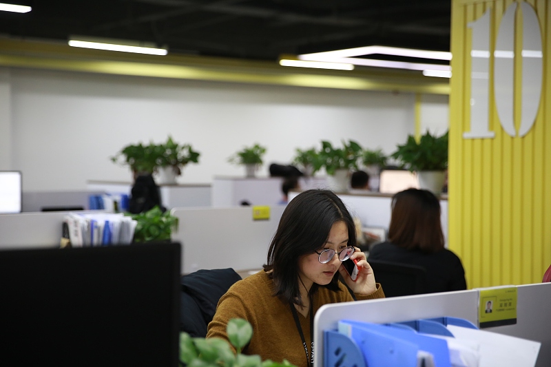 求职@大四学生找工作要签合同时，不能签订劳动合同，不要被骗了