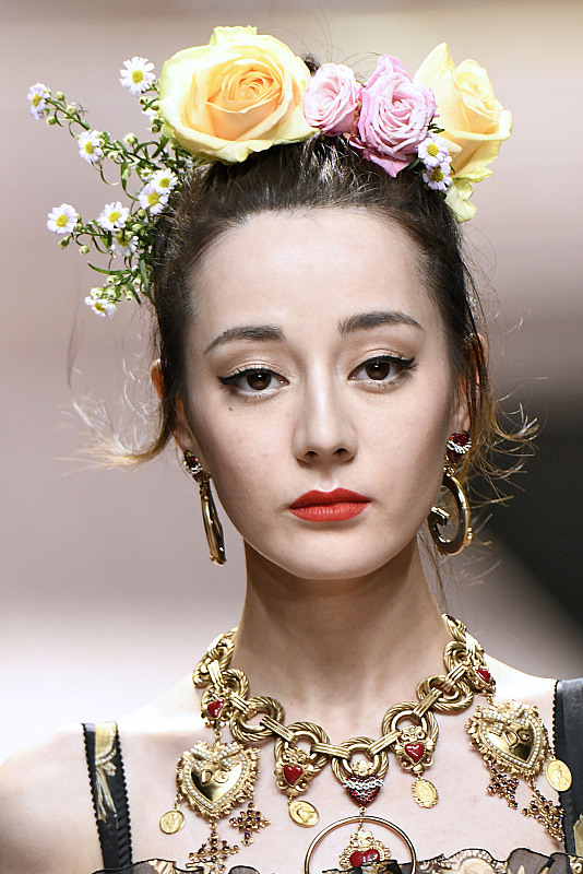 「迪丽热巴」被称为“新疆三美”，一个无戏可拍，一个忍气吞声，一个被喊滚出娱乐圈