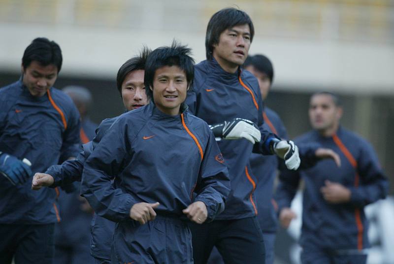 『吴承瑛』吴金贵曾力邀吴承瑛回申花，原本已现身申花，最后却被迫离队退役