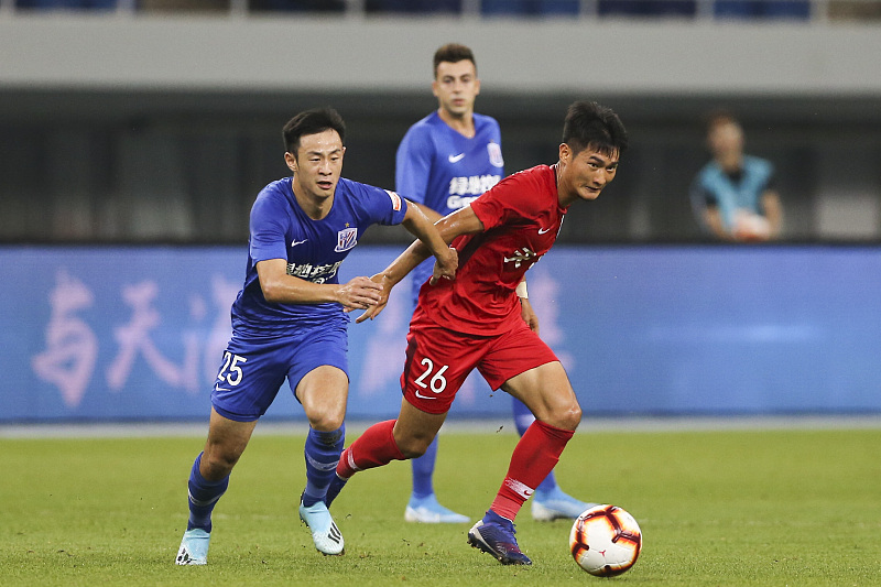 广州恒大▲久违了！淡出恒大球迷视野很长时间的他，如今终于重返主力阵容