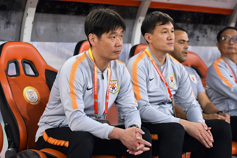 [山东鲁能]未雨绸缪？未来李霄鹏若因战绩不佳下课，鲁能可选队中一人来救火