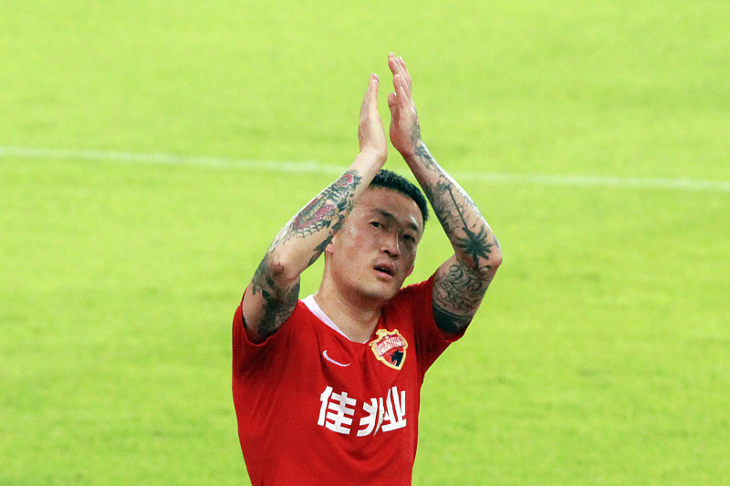 江苏苏宁|后悔吗？他原本可来苏宁踢主力却贪图高薪去深足，如今沦为替补