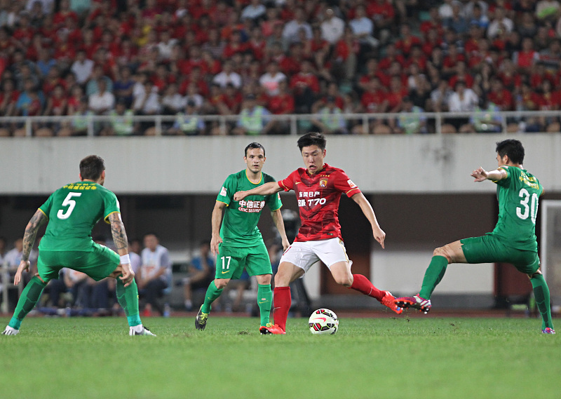 郑龙|大连人惨遭鲁能3连击逆转，1人被怒批是输球罪人，郑龙就是这样被抛弃的