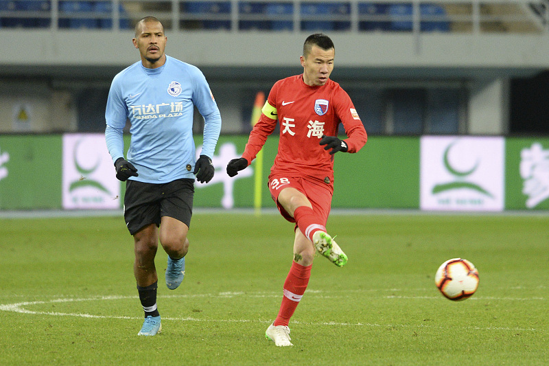 【江苏苏宁】煮熟的鸭子飞走了！他曾被苏宁球迷呼吁落叶归根，如今却要去深足