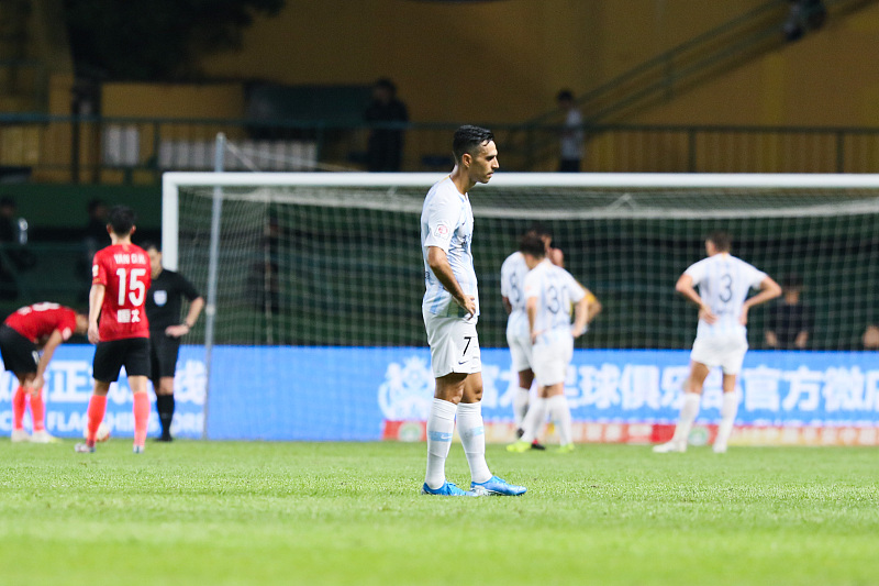 『广州恒大』恒大2-1拿下富力后再迎好消息，卡帅做梦都得笑醒，中超第9冠有望