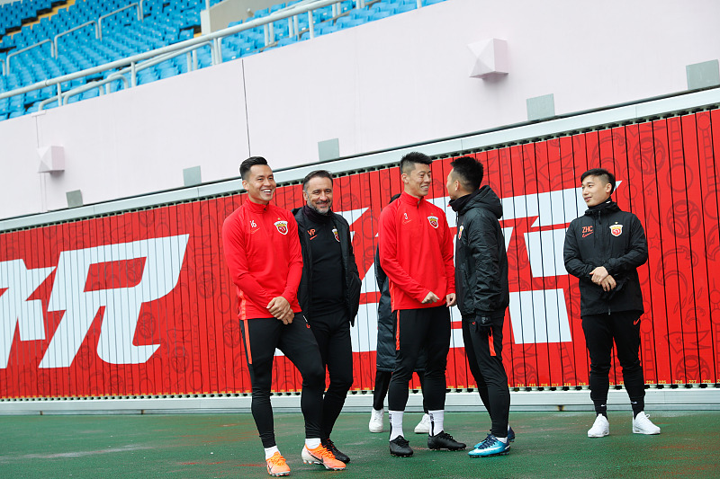 功勋|没想到！上港引进一人却成球队烫手山芋，多名球员续约因此遇阻