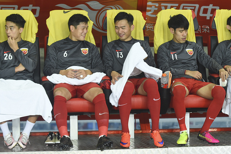 「上海上港」他是跟武磊齐名的上港功勋，如今成大牌外援的牺牲品，沦落到中乙