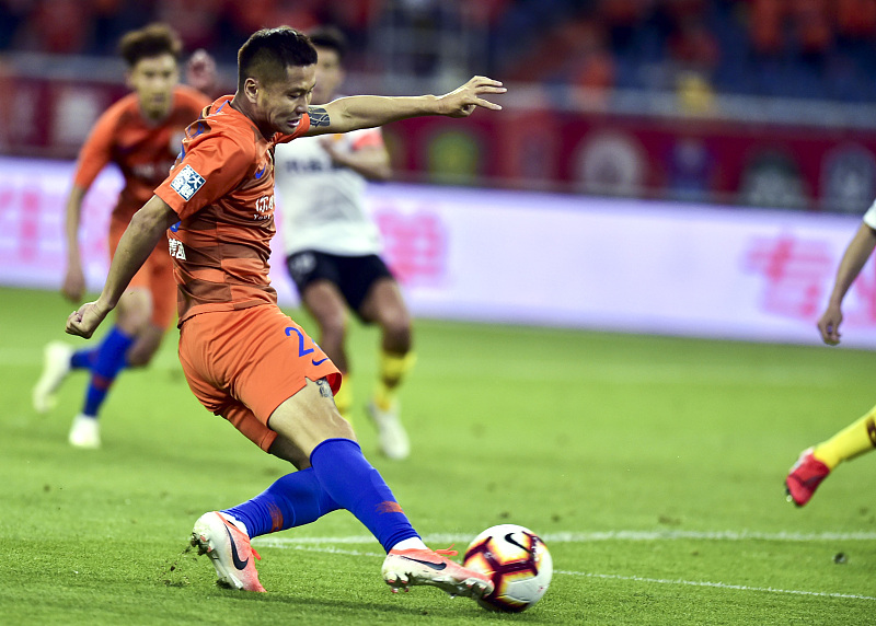 山东鲁能|莫伊塞斯在鲁能改踢中卫，前场或因此再迎黑马上位，值得球迷期待