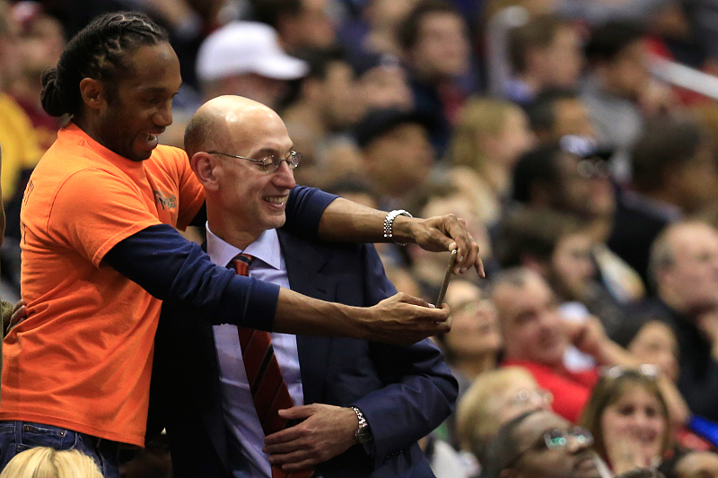 史蒂夫·科尔：就在刚刚！NBA总裁终于低下头，恳求科尔积极配合，联盟必须重启比赛