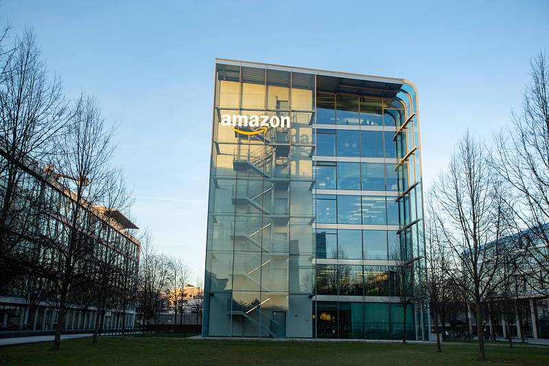 亚马逊|新纪录诞生！他用13800亿财富成世界首富，身价是马化腾3倍