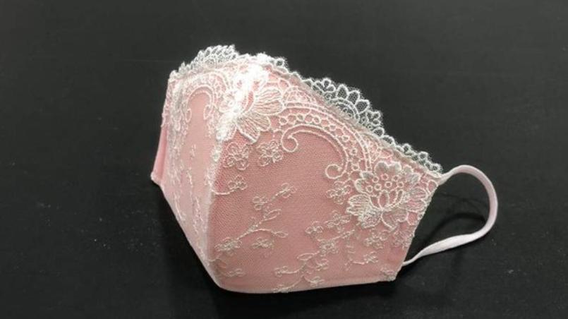 改良胸罩变口罩!内衣厂商加上蕾丝粉做装饰,成日本妹的最爱