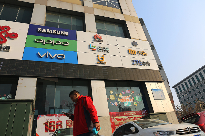 拼多多|购买手机，你是选择实体店还是网上，敢在拼多多里面买手机吗？