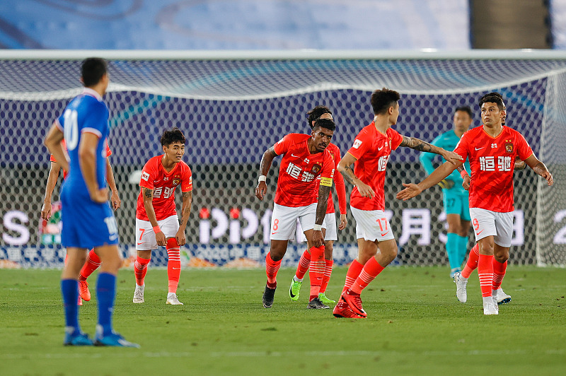 郑智|破案了！看完恒大新赛季首战比赛，才知道40岁的郑智为何还要上场