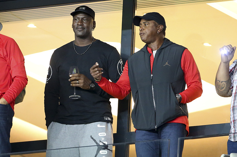 「勒布朗·詹姆斯」突发!乔治被暴力执法遇害后,NBA总裁发表重要声明,魔兽获詹皇支持