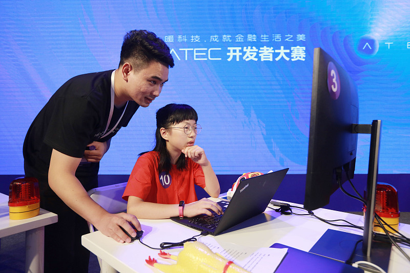 #蚂蚁花呗#花呗免费用，支付宝怎么赚钱？真实数据出乎你预料