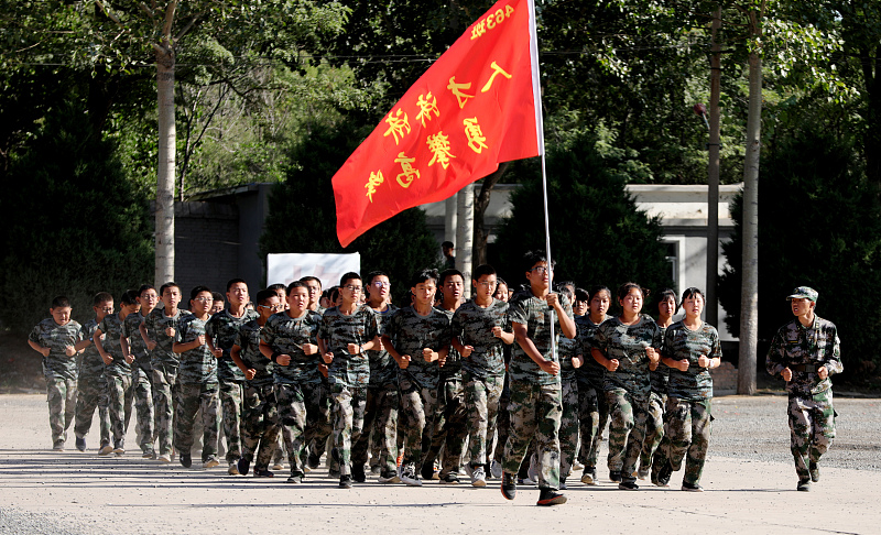 高校■这4类毕业生,毕业包分配,人脉一般的考生报考,毕业就捧铁饭碗